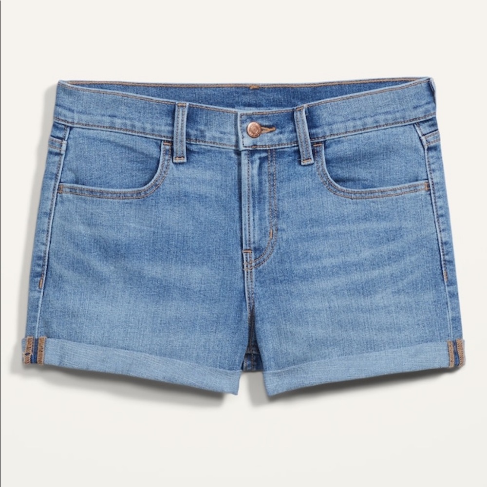 Old Navy mid-rise medium wash jean shorts for women 3 1/4 inch inseam - Picture 2 of 6